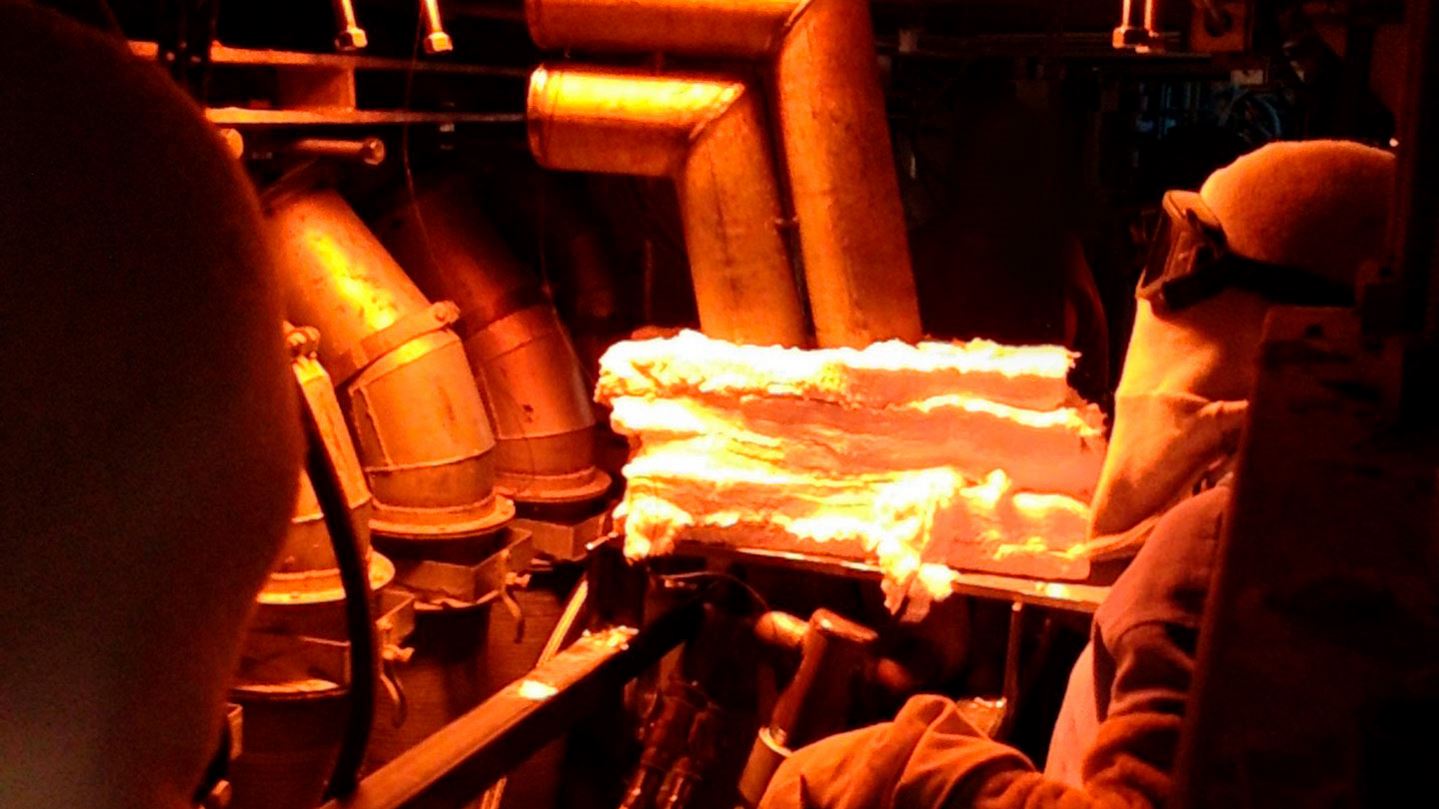Air Products' Cleanfire® ThruPorte™ burner operator
